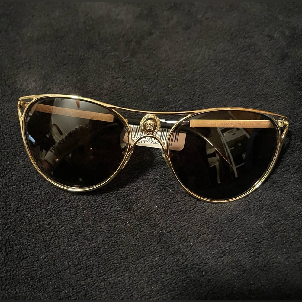 Woman sunglasses